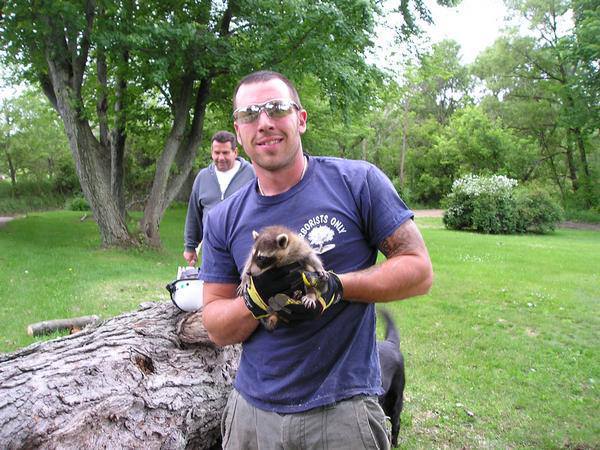 Arborist consulting with a homeowner